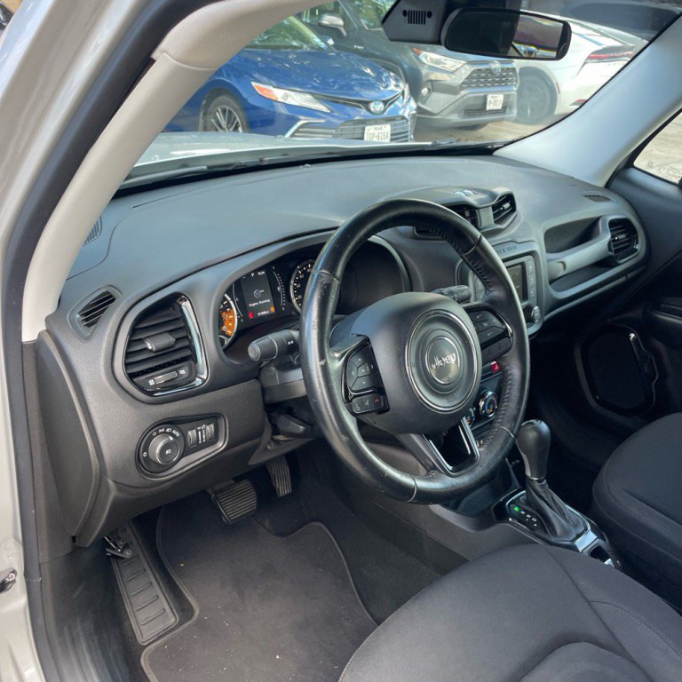 2017 Jeep Renegade Image 8