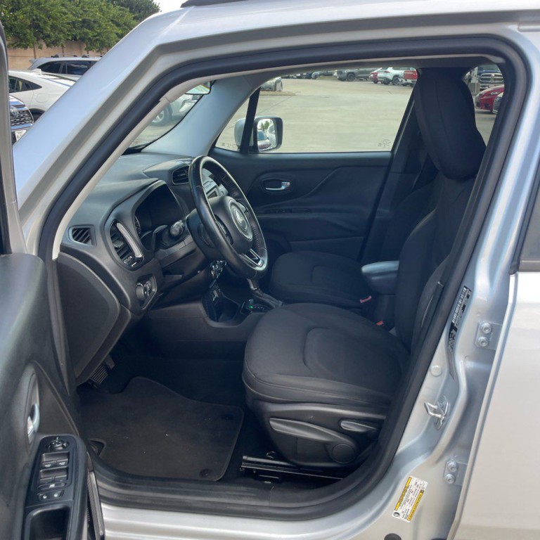 2017 Jeep Renegade Image 11