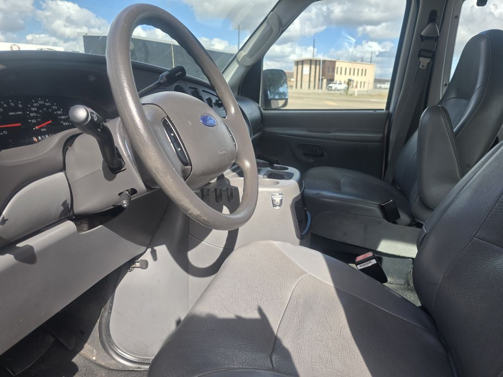 2005 Ford Econoline Image 8