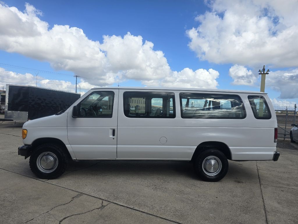 2005 Ford Econoline Image 1