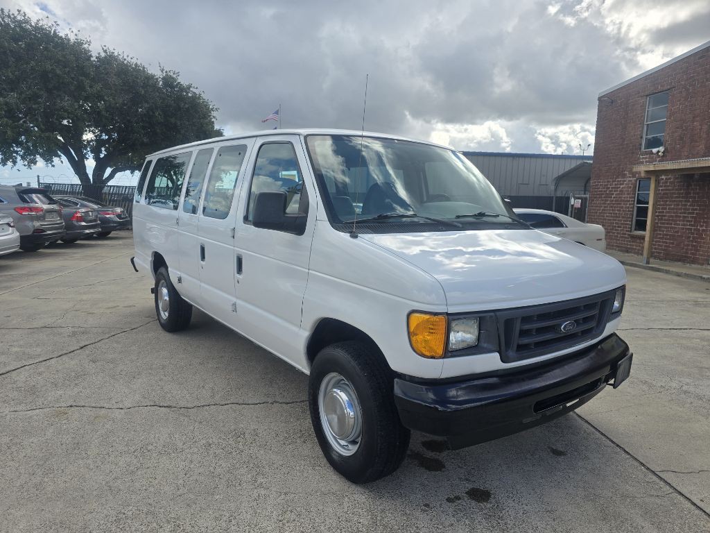 2005 Ford Econoline Image 2