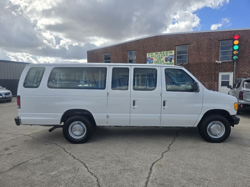 2005 Ford Econoline Image 4