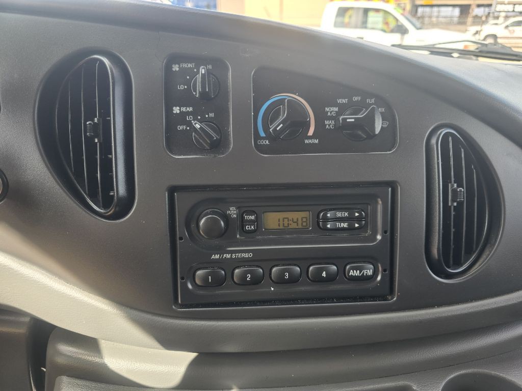 2005 Ford Econoline Image 6