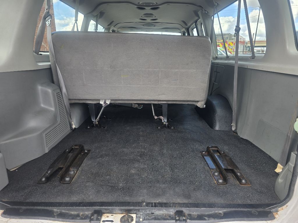 2005 Ford Econoline Image 10
