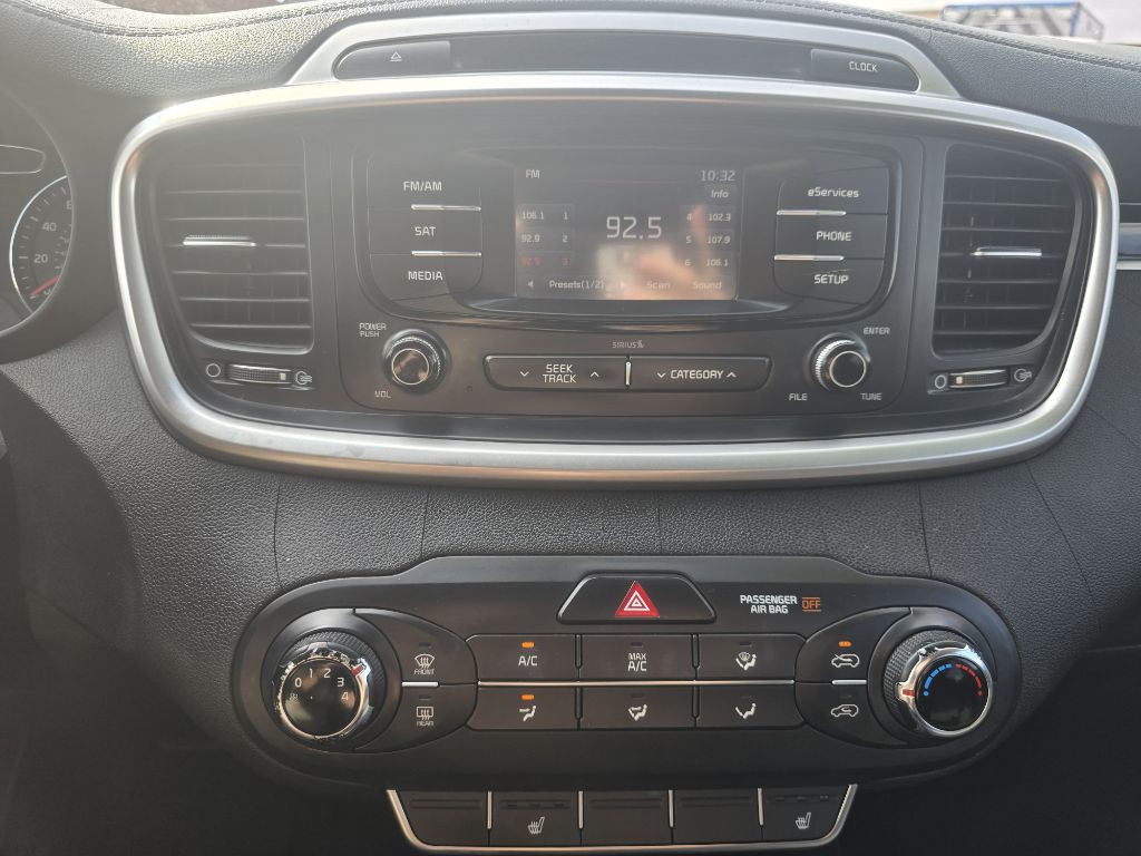 2016 Kia Sorento Image 8