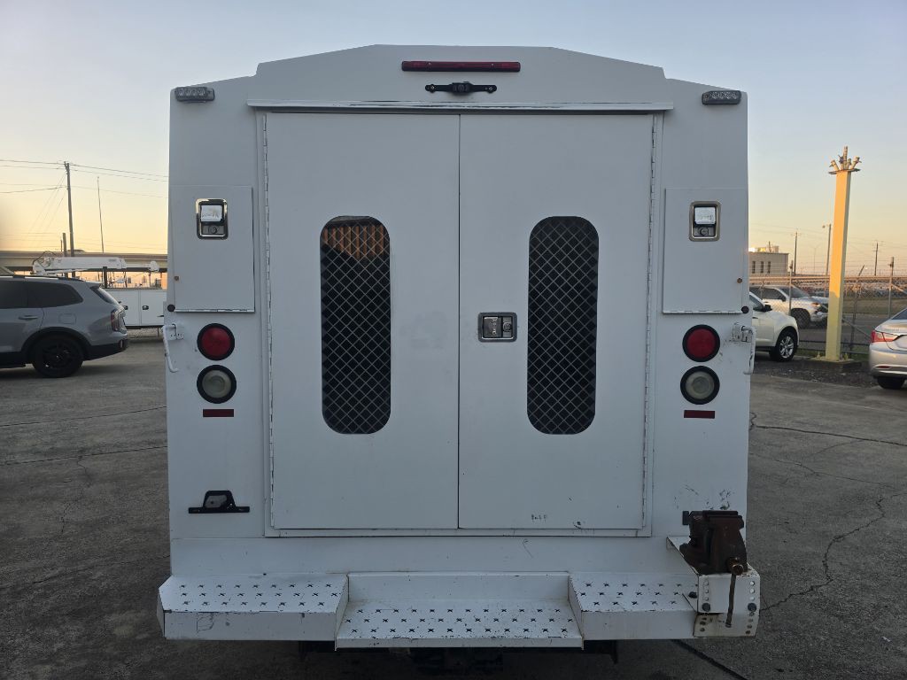 2011 Ford Econoline Image 5