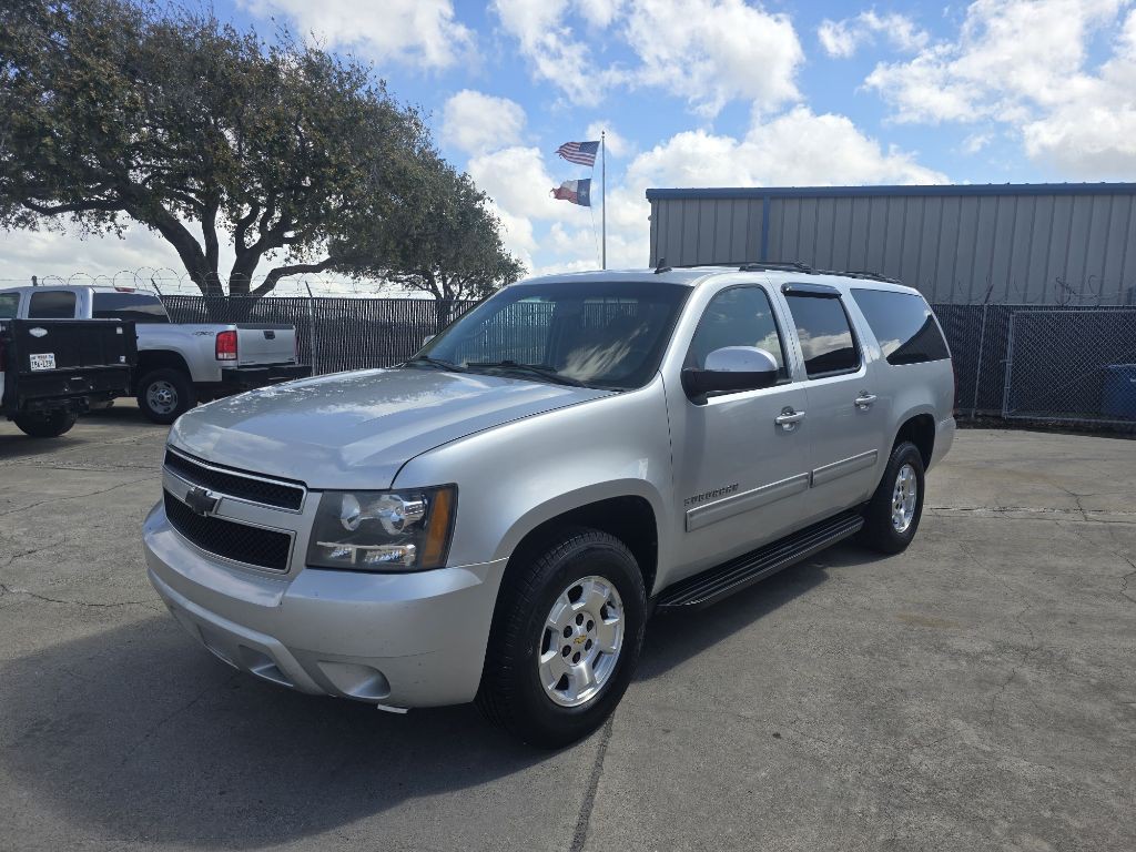 2011 Chevrolet Suburban Image 2