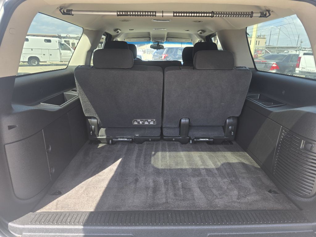 2011 Chevrolet Suburban Image 6