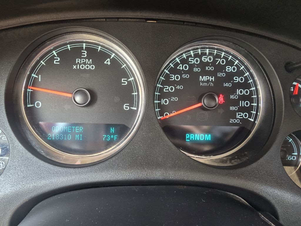 2011 Chevrolet Suburban Image 7