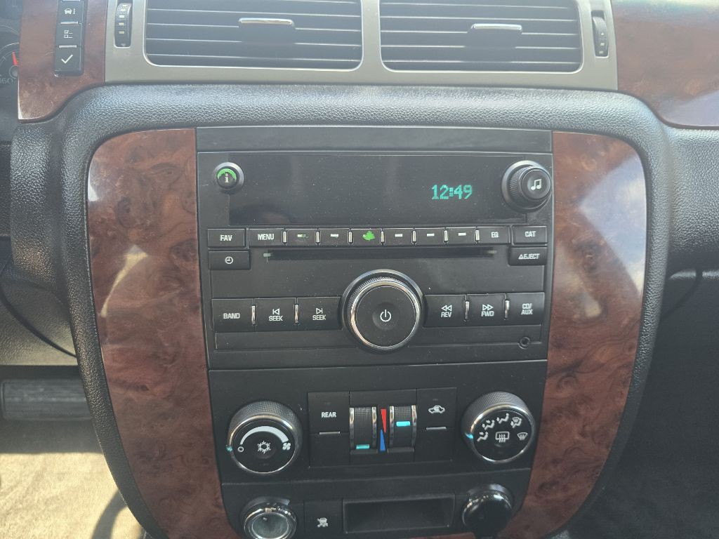 2011 Chevrolet Suburban Image 8