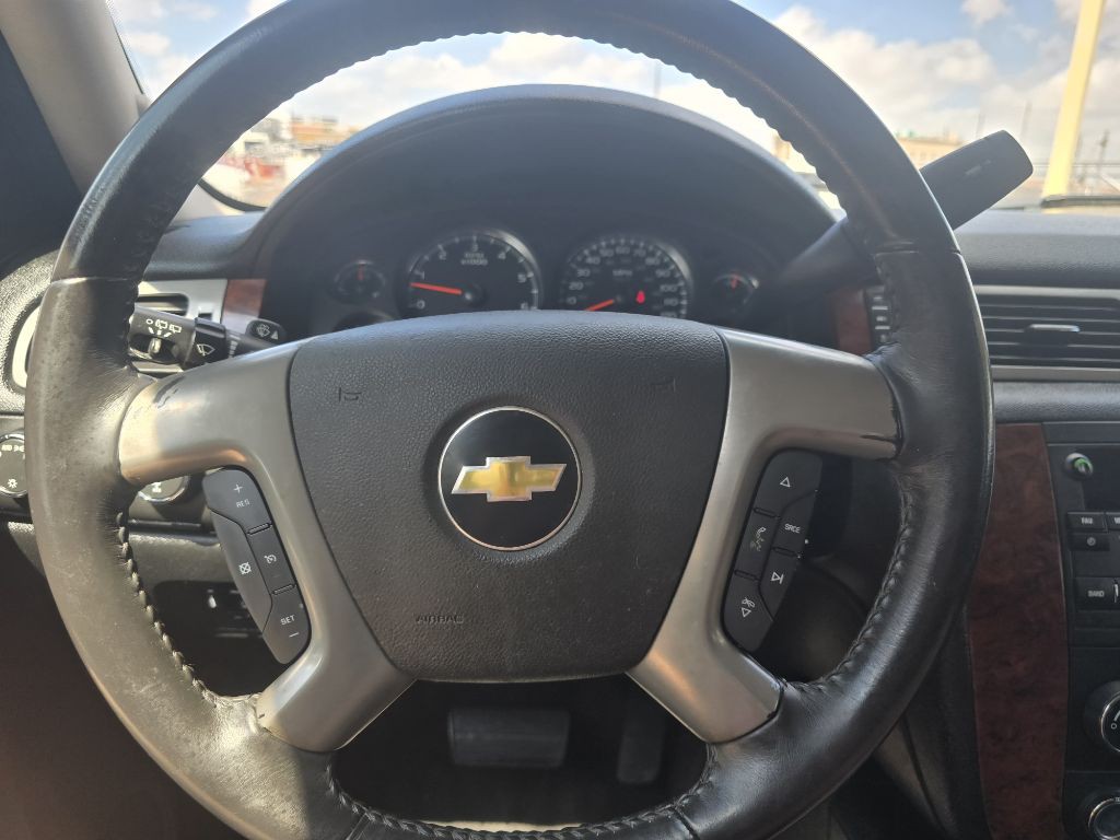 2011 Chevrolet Suburban Image 9