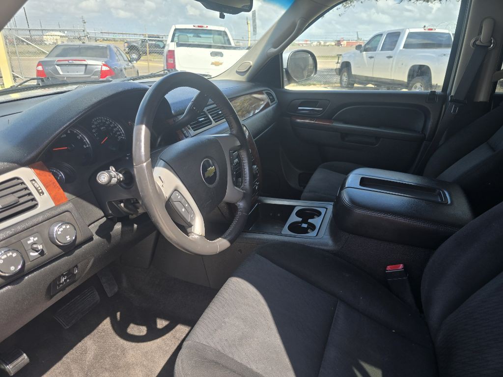 2011 Chevrolet Suburban Image 10