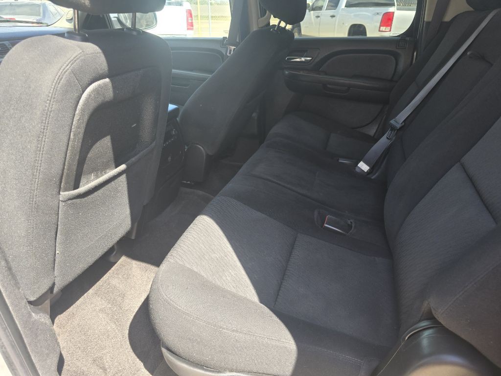 2011 Chevrolet Suburban Image 11