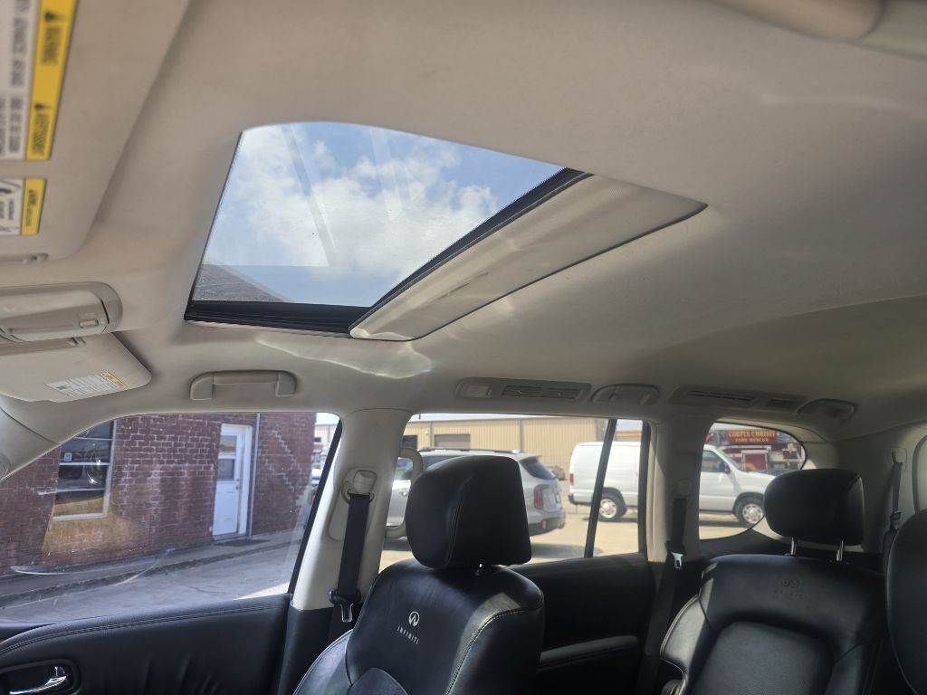 2012 INFINITI QX56 Image 8