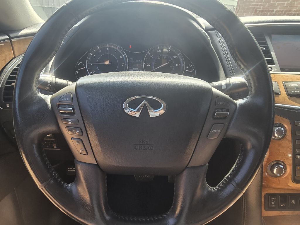 2012 INFINITI QX56 Image 9