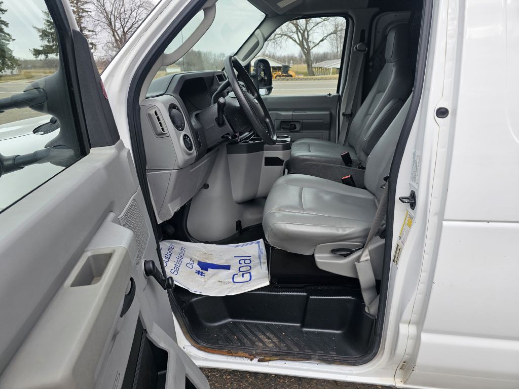 2014 Ford E-series Image 7