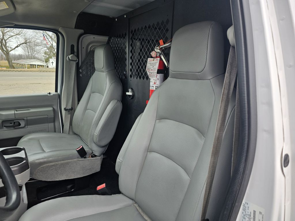 2014 Ford E-series Image 8