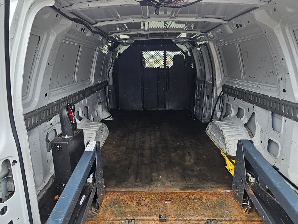 2014 Ford E-series Image 11