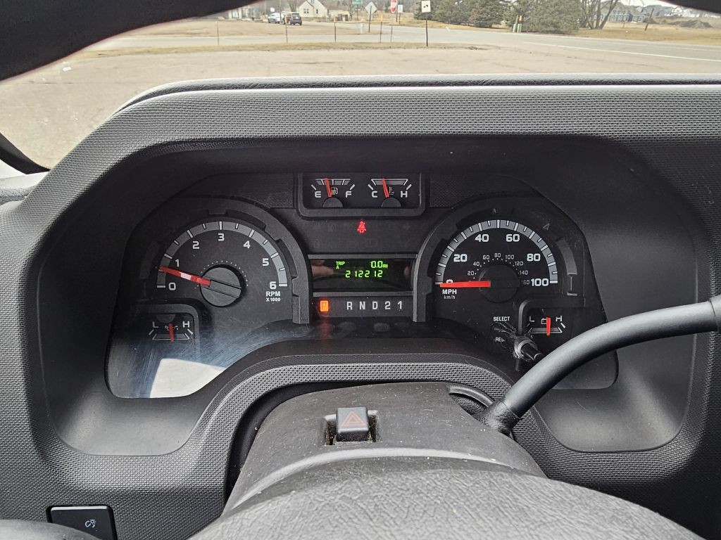 2014 Ford E-series Image 17