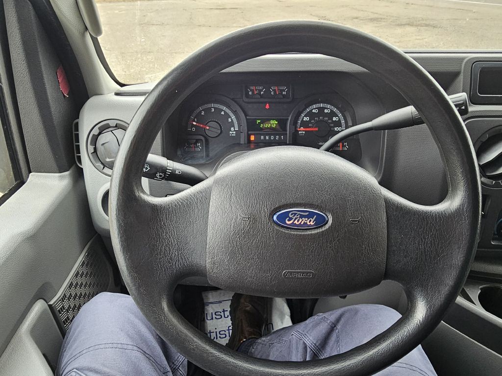 2014 Ford E-series Image 19