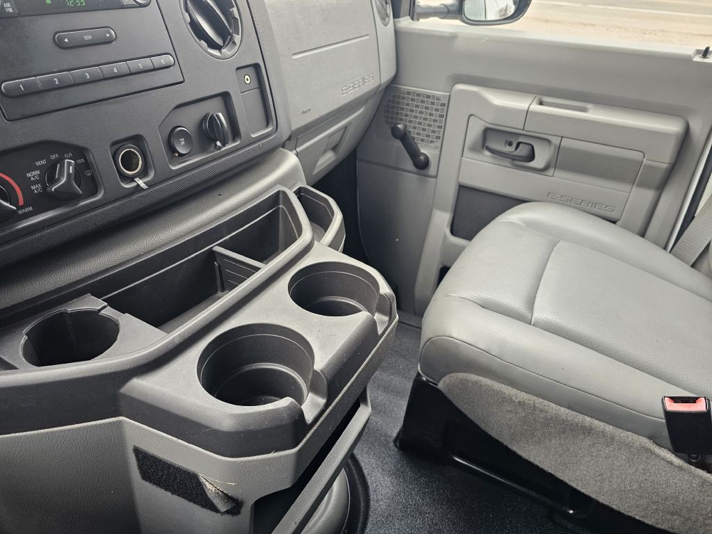 2014 Ford E-series Image 21
