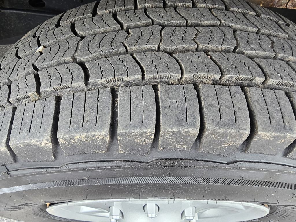 2014 Ford E-series Image 23