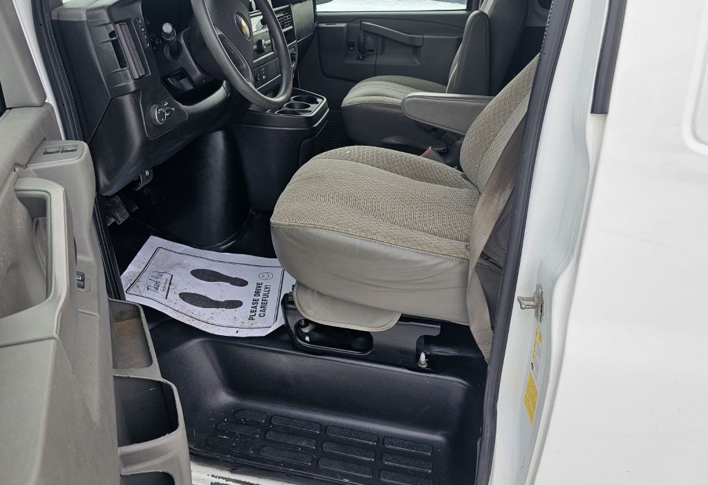2017 Chevrolet Express Image 9