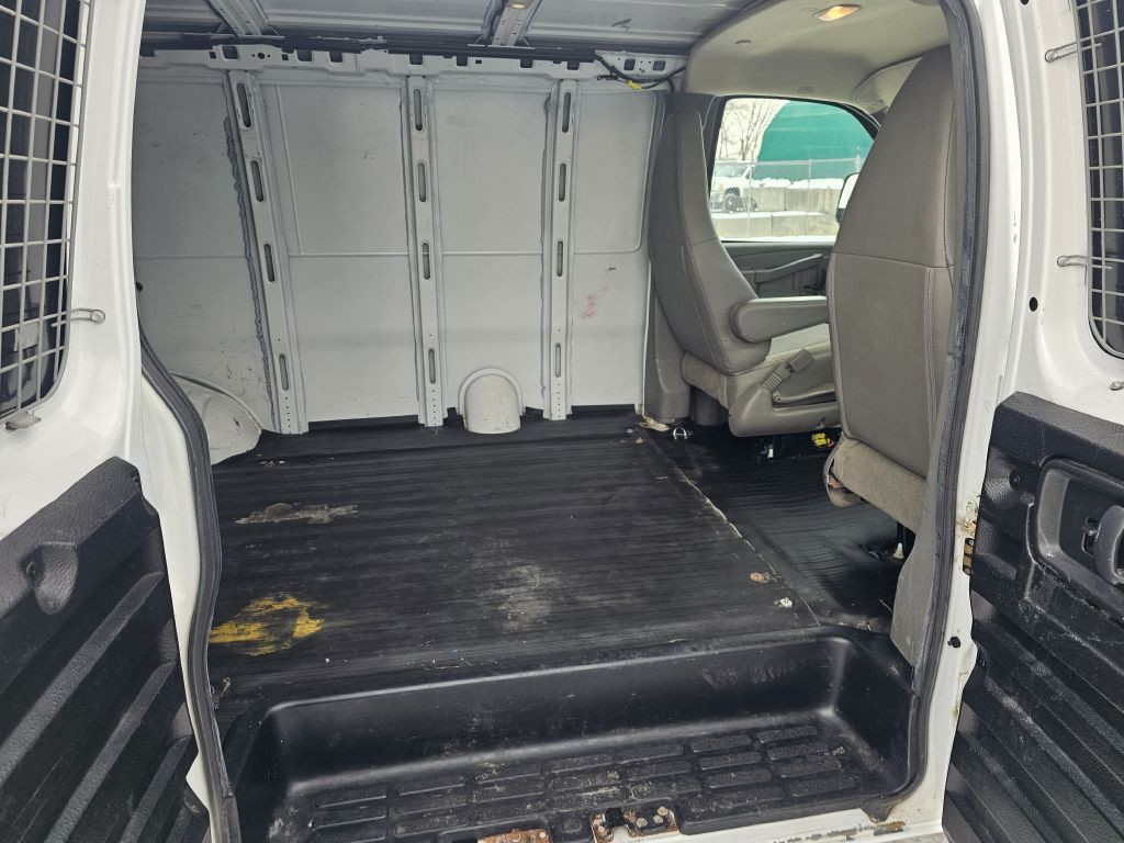 2017 Chevrolet Express Image 10