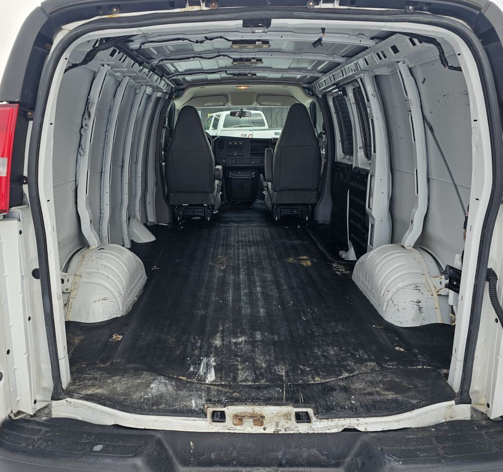 2017 Chevrolet Express Image 11