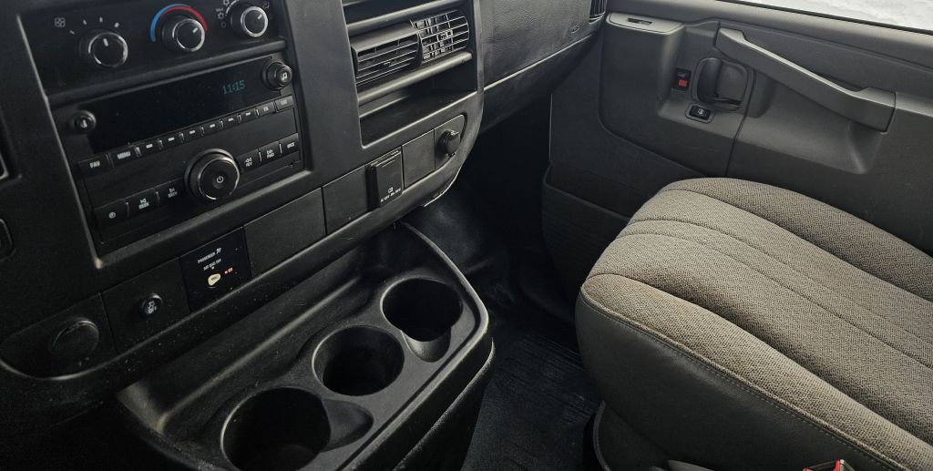 2017 Chevrolet Express Image 18