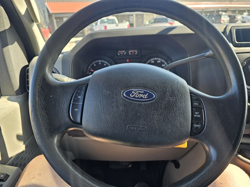 2013 Ford E-series Image 18