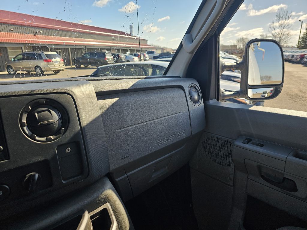 2013 Ford E-series Image 20