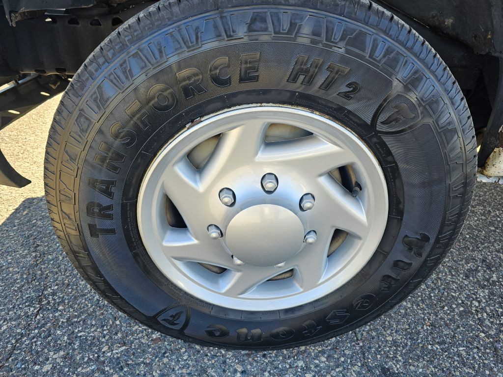 2013 Ford E-series Image 21