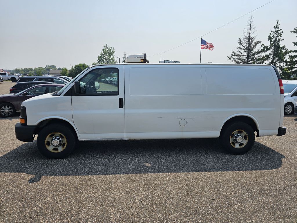 2010 Chevrolet Express Image 2