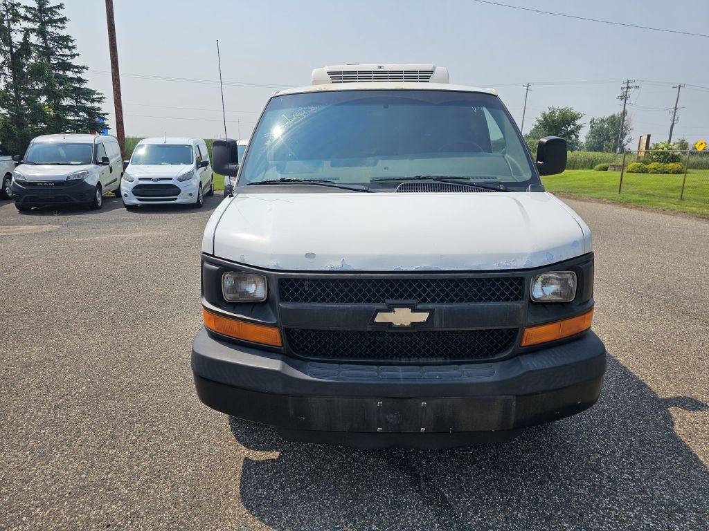 2010 Chevrolet Express Image 3