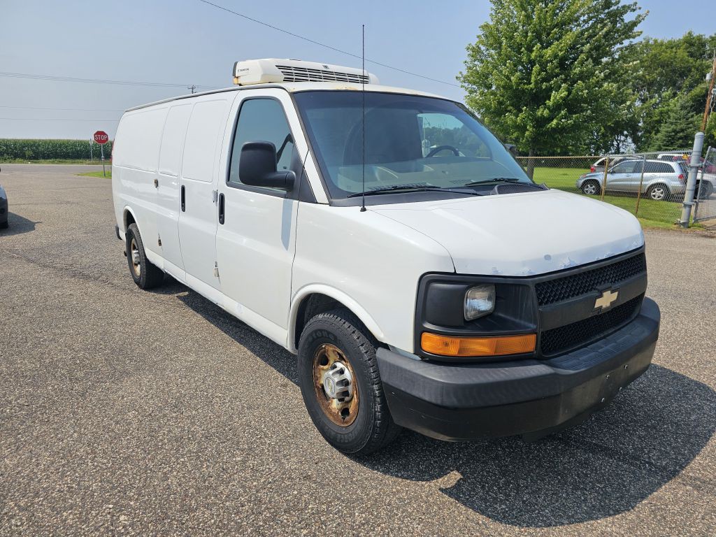 2010 Chevrolet Express Image 4