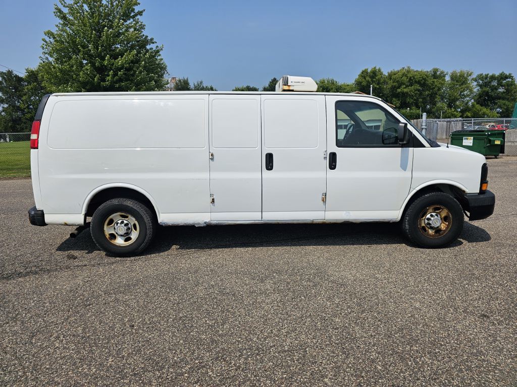 2010 Chevrolet Express Image 5