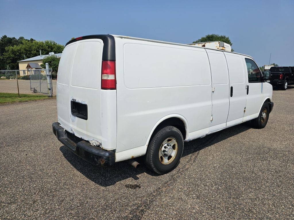 2010 Chevrolet Express Image 8