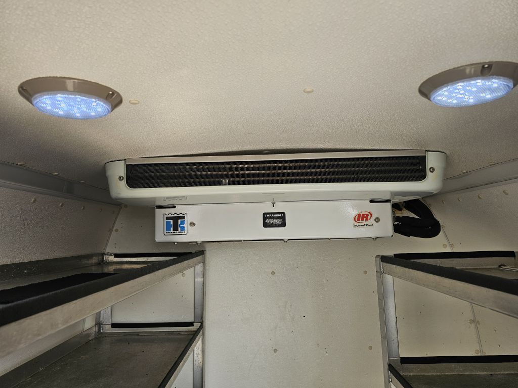 2010 Chevrolet Express Image 12