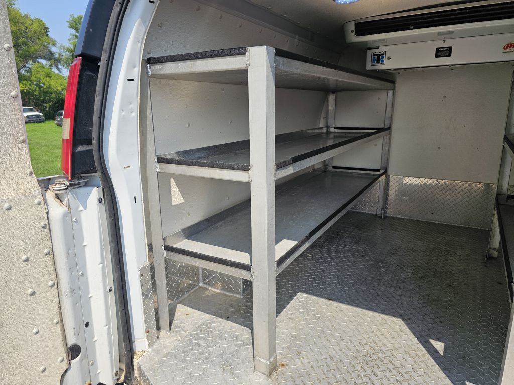 2010 Chevrolet Express Image 13