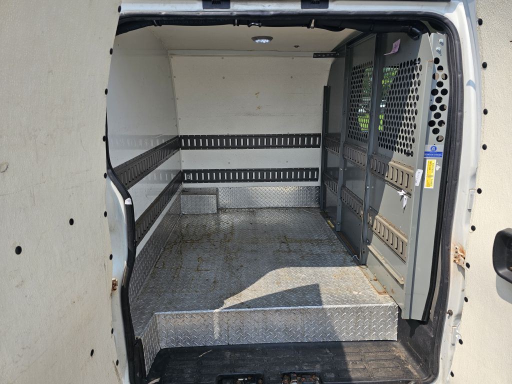 2010 Chevrolet Express Image 15