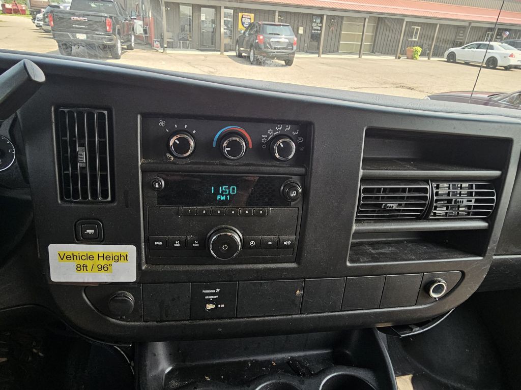 2010 Chevrolet Express Image 17
