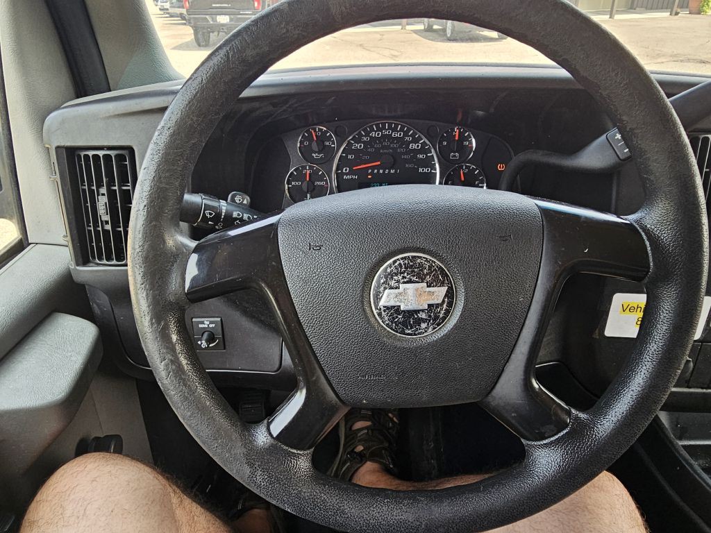 2010 Chevrolet Express Image 18