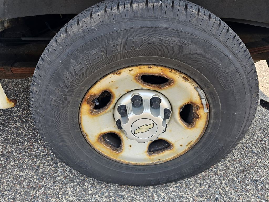 2010 Chevrolet Express Image 21