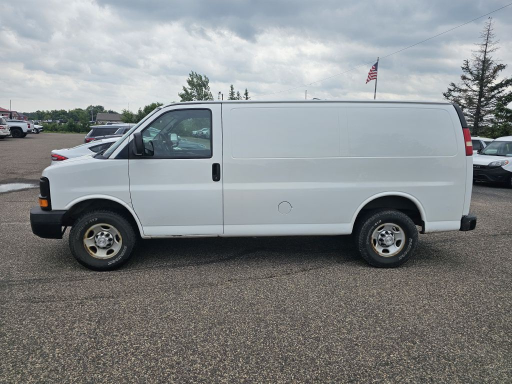 2015 Chevrolet Express Image 2