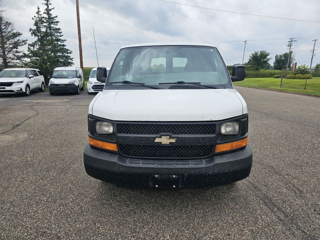2015 Chevrolet Express Image 3