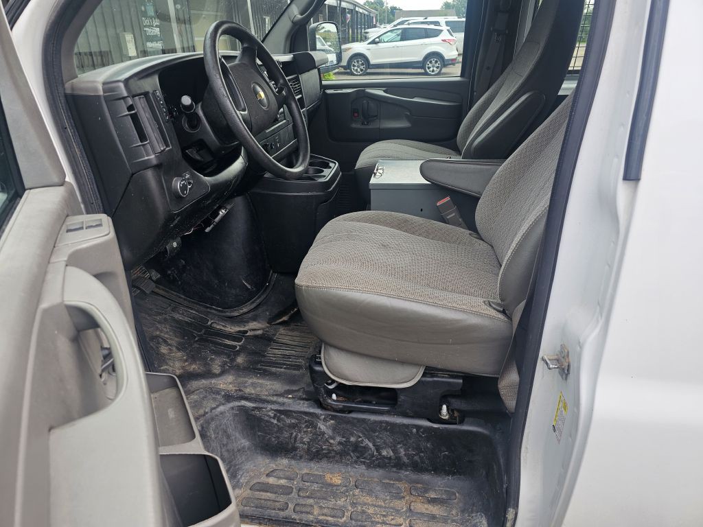 2015 Chevrolet Express Image 9