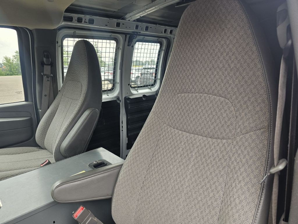2015 Chevrolet Express Image 10