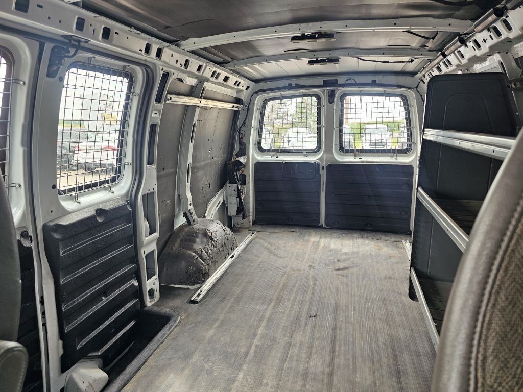 2015 Chevrolet Express Image 14
