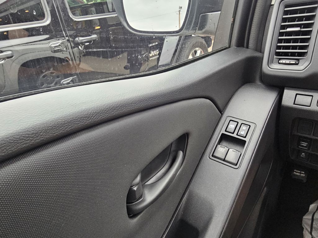 2024 Nissan Frontier Image 18